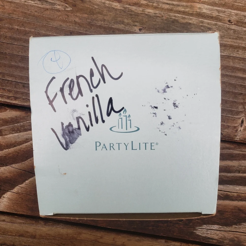 (4) PartyLite French Vanilla Aroma Melts - 2 1/4" - Picture 7 of 14